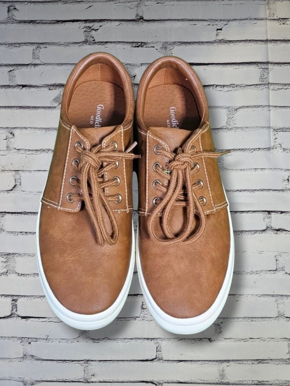 GOODFELLOW & CO. CASUAL LOW-TOP ALOMND TOE SNEAKERS